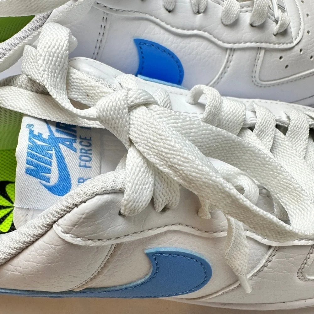 Nike Women's Air Force 1 '07 Shoe Size 8 w/Blue Swish - NEW